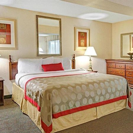Ramada Overland Park Mission ภายนอก รูปภาพ