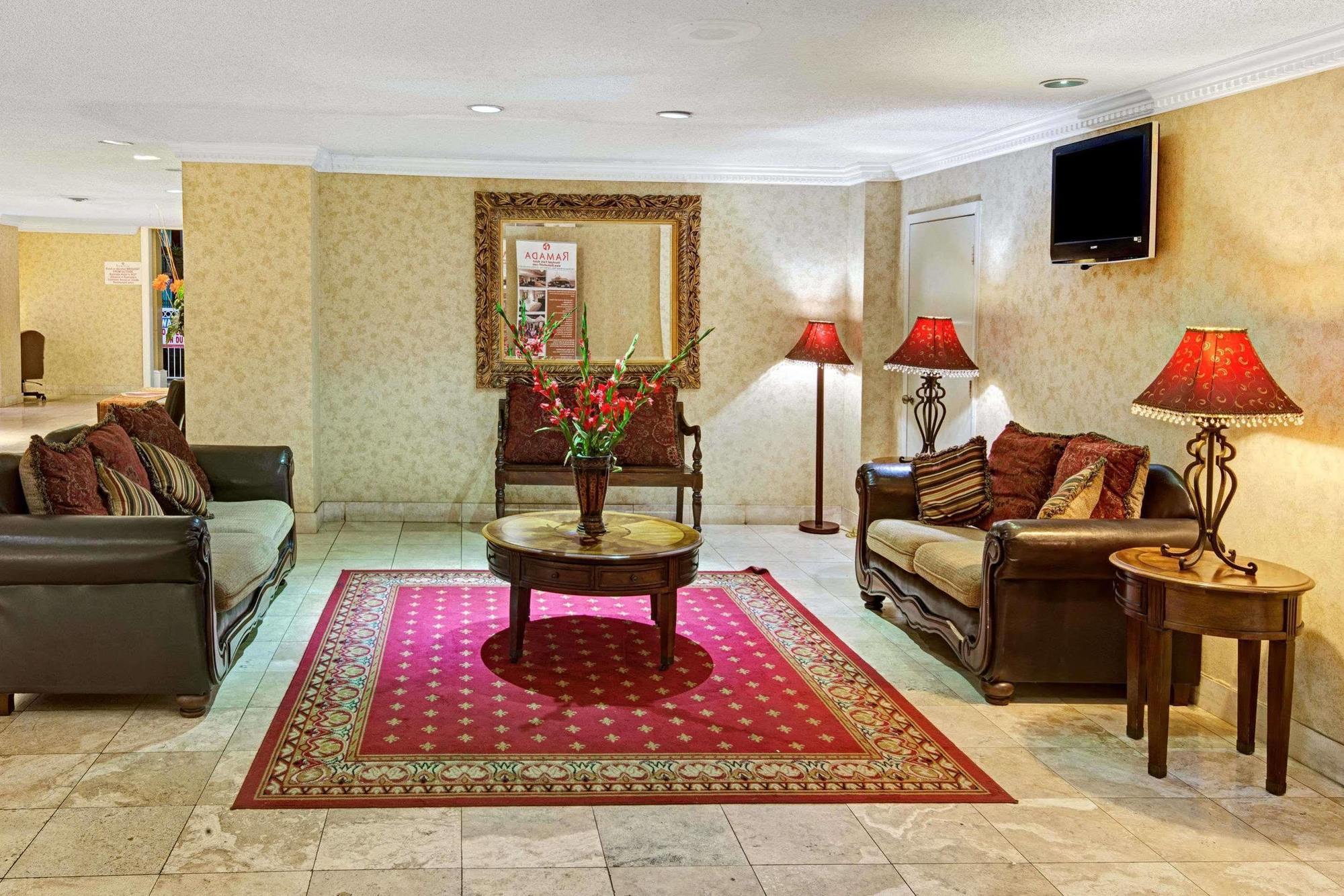 Ramada Overland Park Mission ภายนอก รูปภาพ