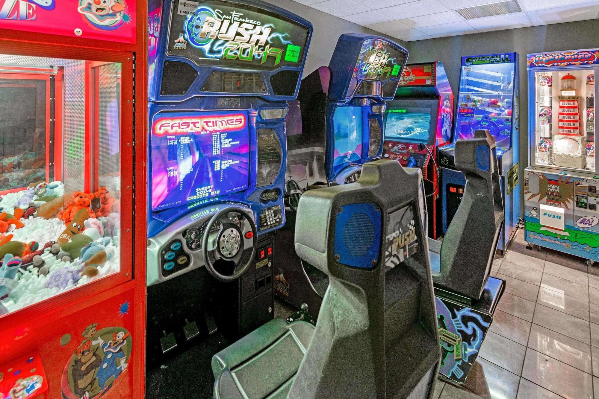 Ramada Overland Park Mission ภายนอก รูปภาพ