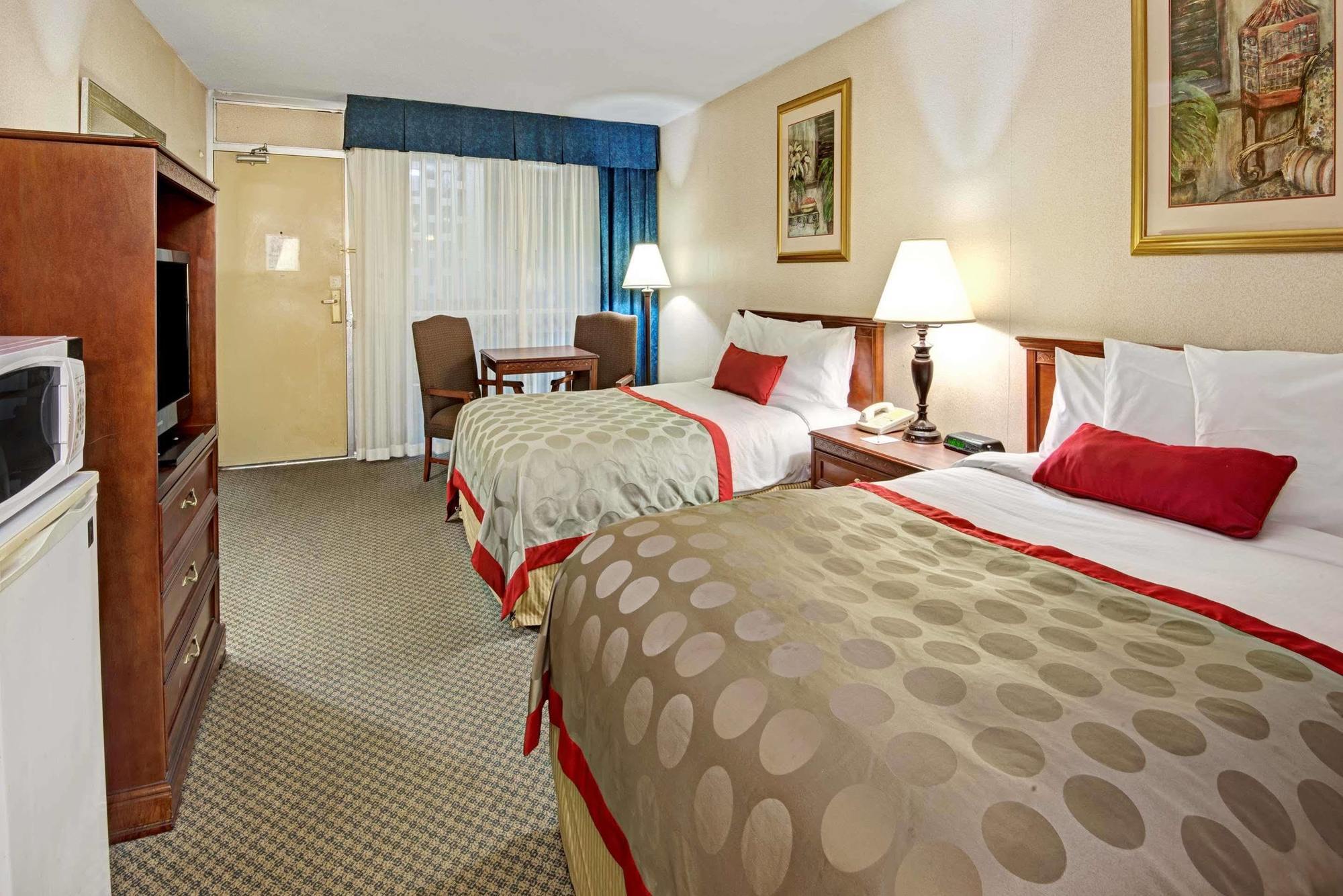 Ramada Overland Park Mission ภายนอก รูปภาพ