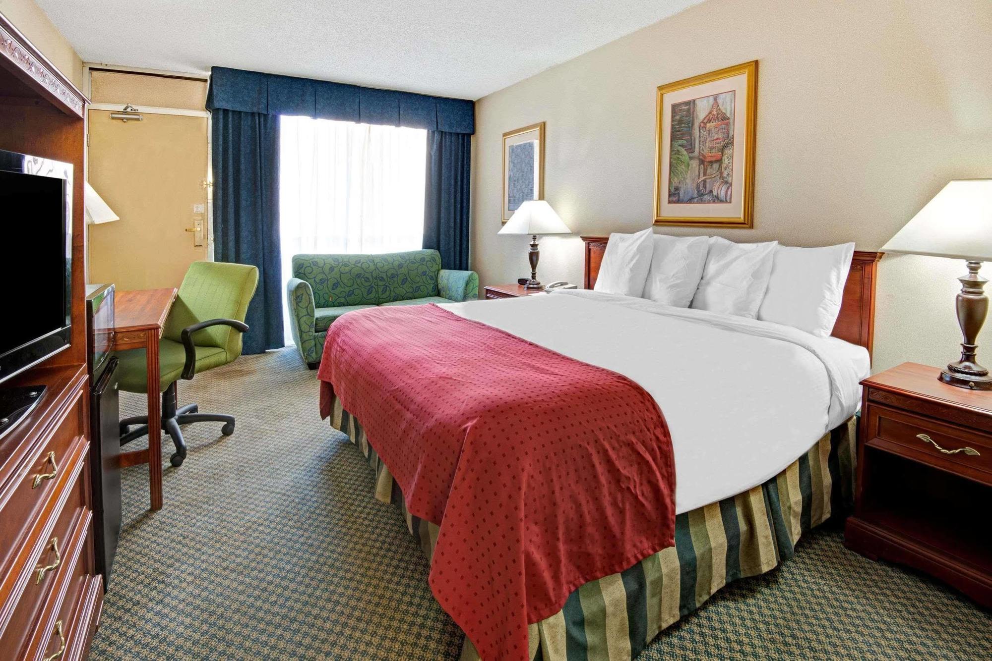 Ramada Overland Park Mission ภายนอก รูปภาพ
